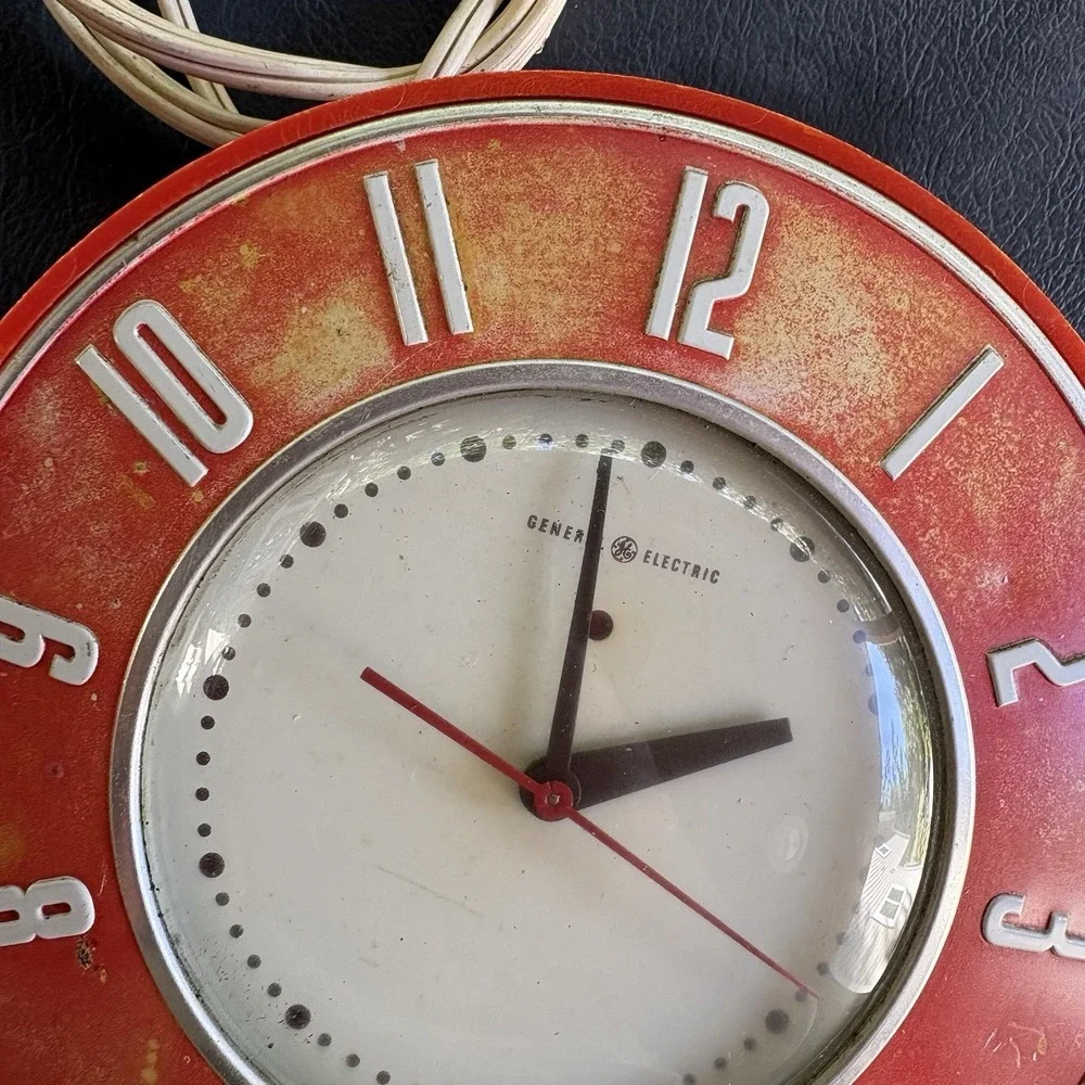 Vintage 1950's General Electric GE Wall Clock Faded Model 2H26 THE GOURMET